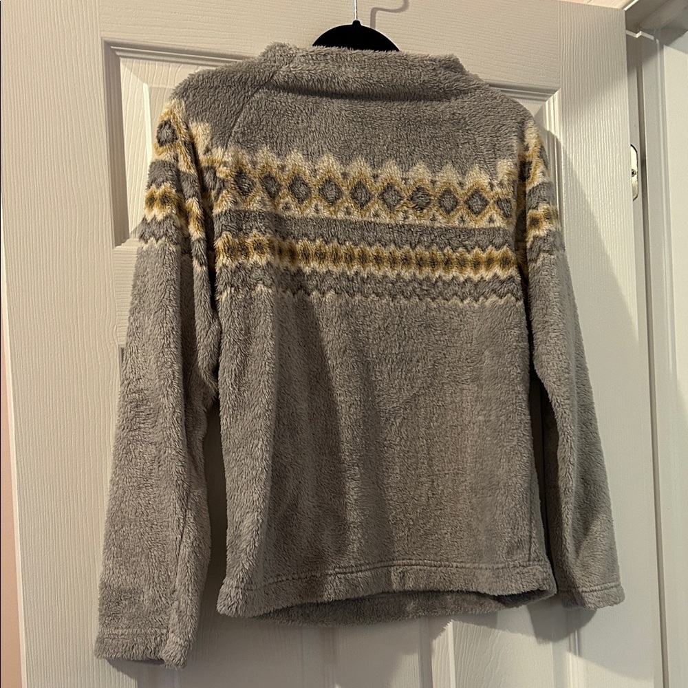 Uniqlo Women’s Gray and Cream Fluffy Sweater